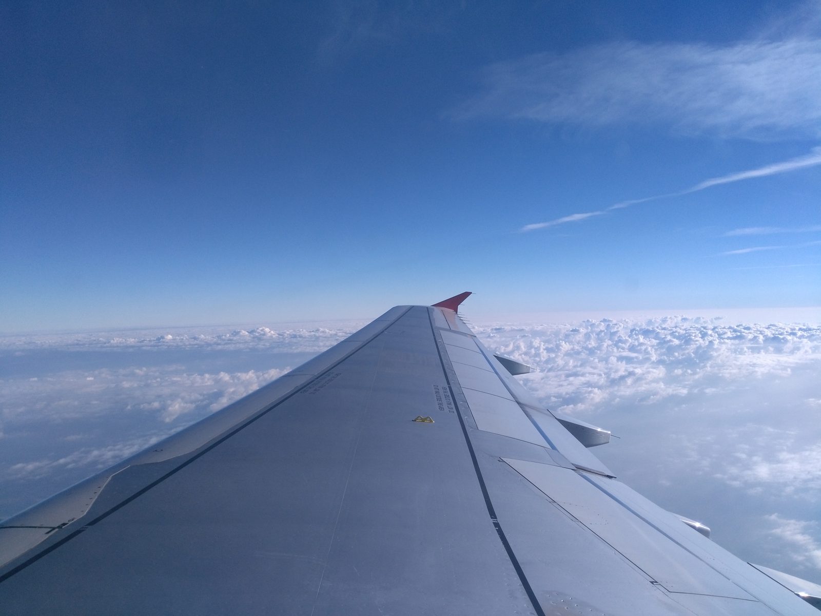 Avion dans le ciel — billets d'avion depuis Thiès